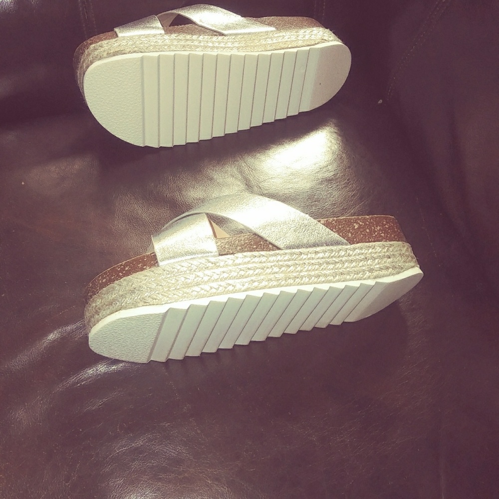 Shoes/Sandals - Picture 2 of 3